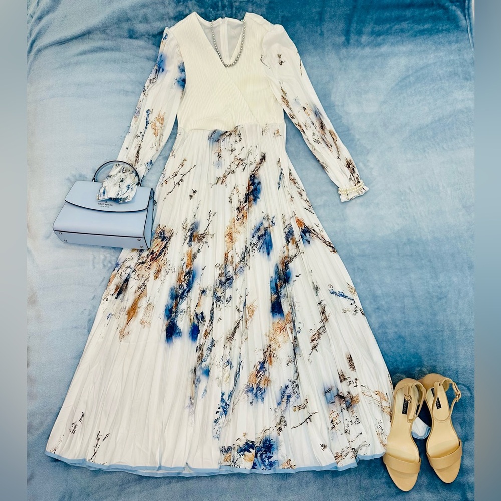 Elegant Floral Pleated Maxi Dress - White & Blue